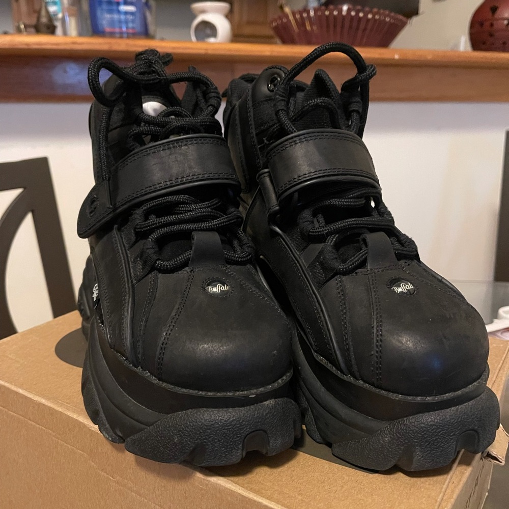 BUFFALO LONDON CLASSIC HIGH LEATHER SHOES